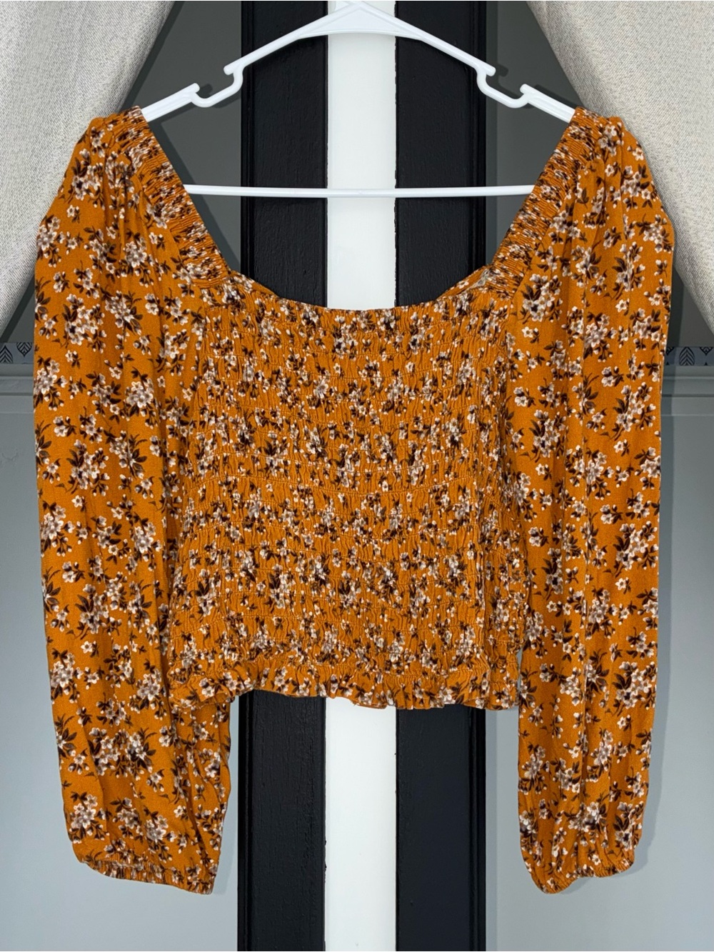 AE - Floral Cropped Smocked Top - Picture 5 of 8